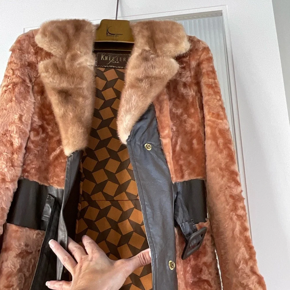 Vintage Kneeter Furs Coat - Picture 6 of 13